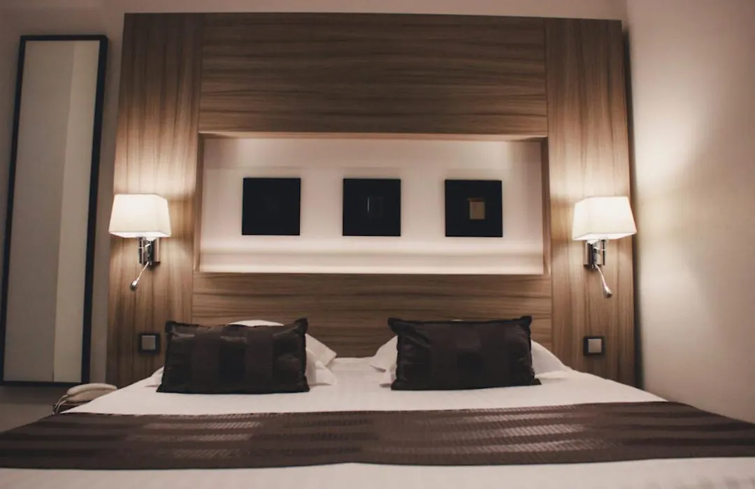 Hotel Le Grillon-1